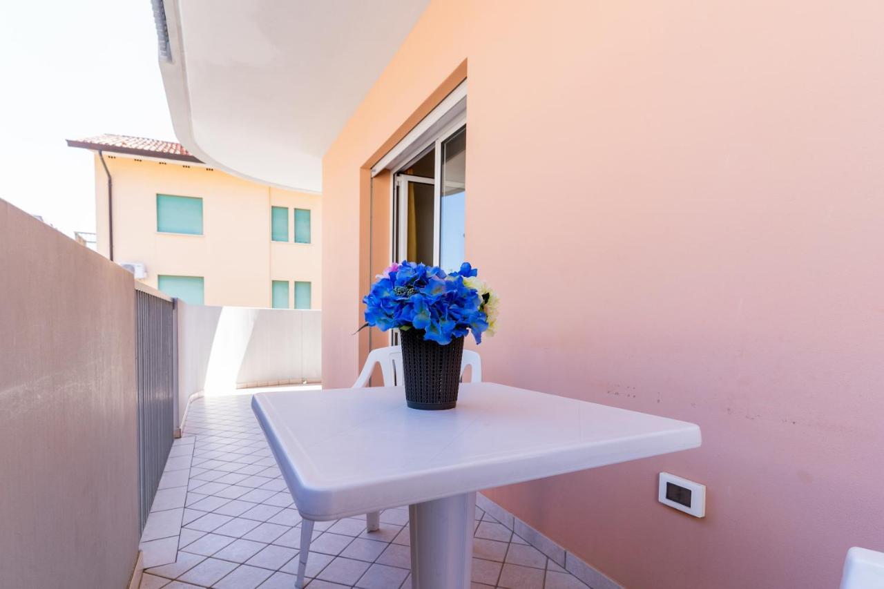 Ca' Mira Apartments Caorle Esterno foto