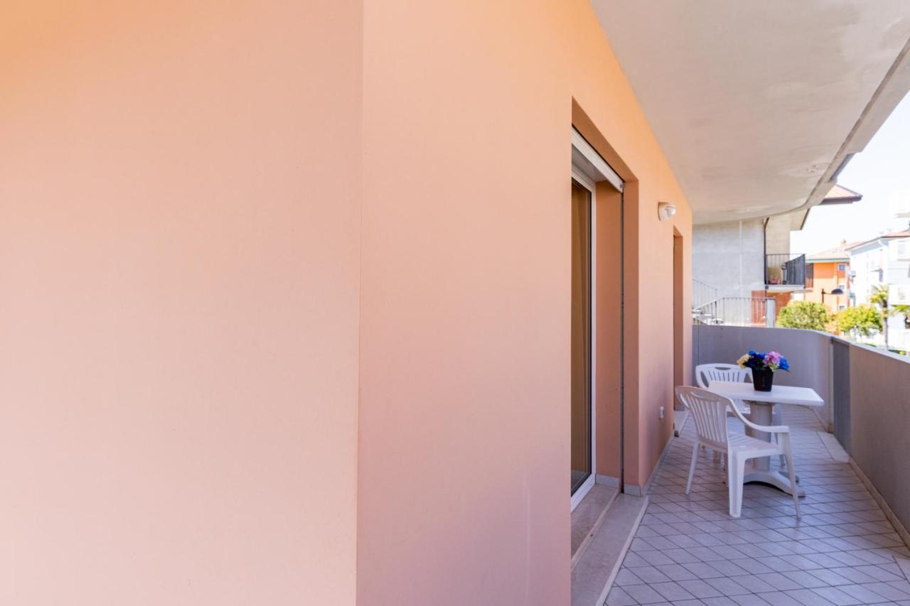 Ca' Mira Apartments Caorle Esterno foto
